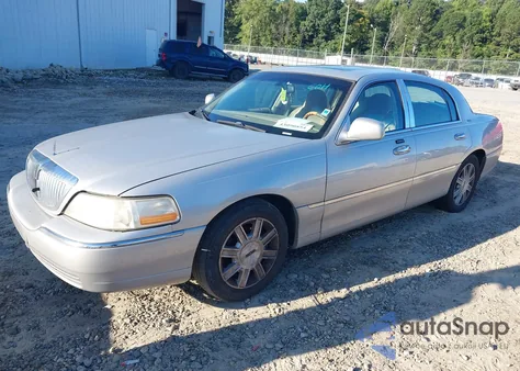 2004 Lincoln Town Car Ultimate from USA, damaged, VIN 1LNHM83W64Y677336
